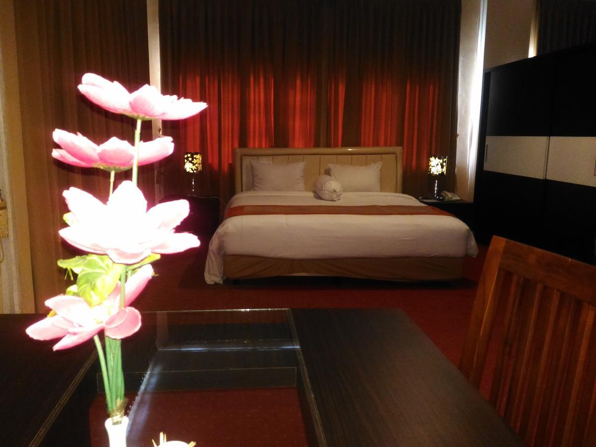 Grand Royal Taliwang Hotel Exterior foto