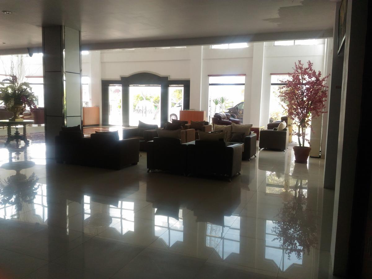 Grand Royal Taliwang Hotel Exterior foto