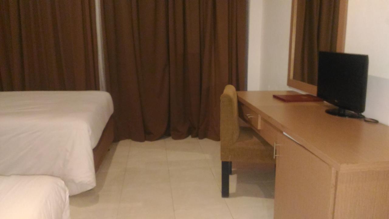 Grand Royal Taliwang Hotel Quarto foto