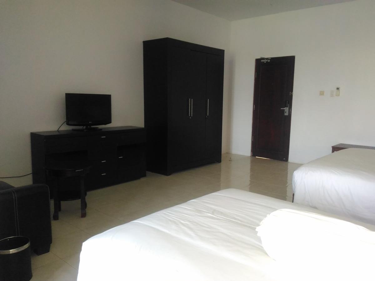 Grand Royal Taliwang Hotel Quarto foto
