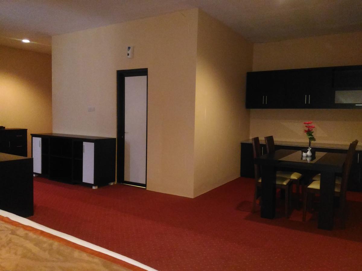Grand Royal Taliwang Hotel Quarto foto