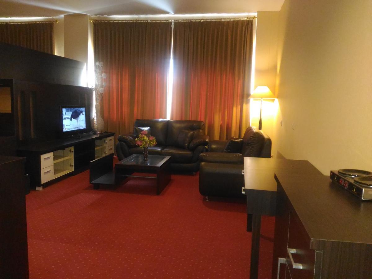 Grand Royal Taliwang Hotel Quarto foto